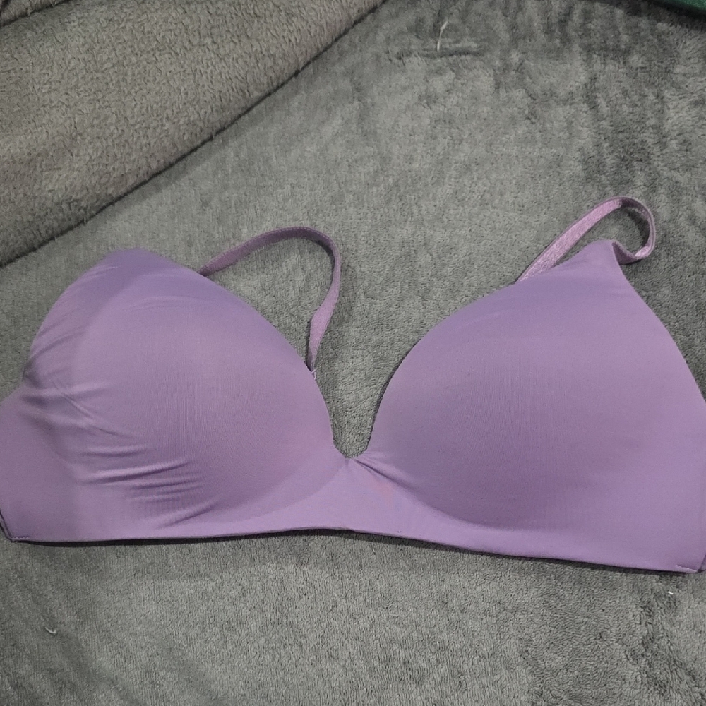Victoria's Secret No Wire Bra 32D